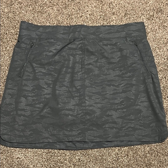 Orvis Dresses & Skirts - Orvis camouflage green skort plus size